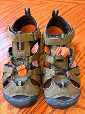 KEEN Kids' Closed-Toe Sandals - US 1